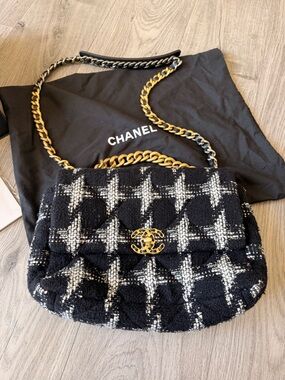 CHANEL 19 Black & White Tweed Bag